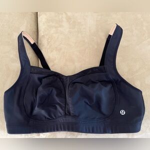 Lululemon Ta Ta Tamer, size 38D black